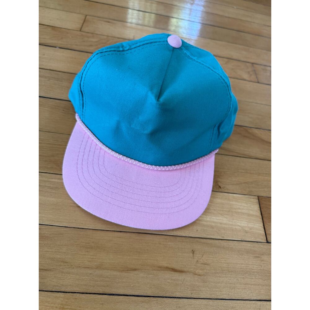 Retro blue and pink baseball cap‎
